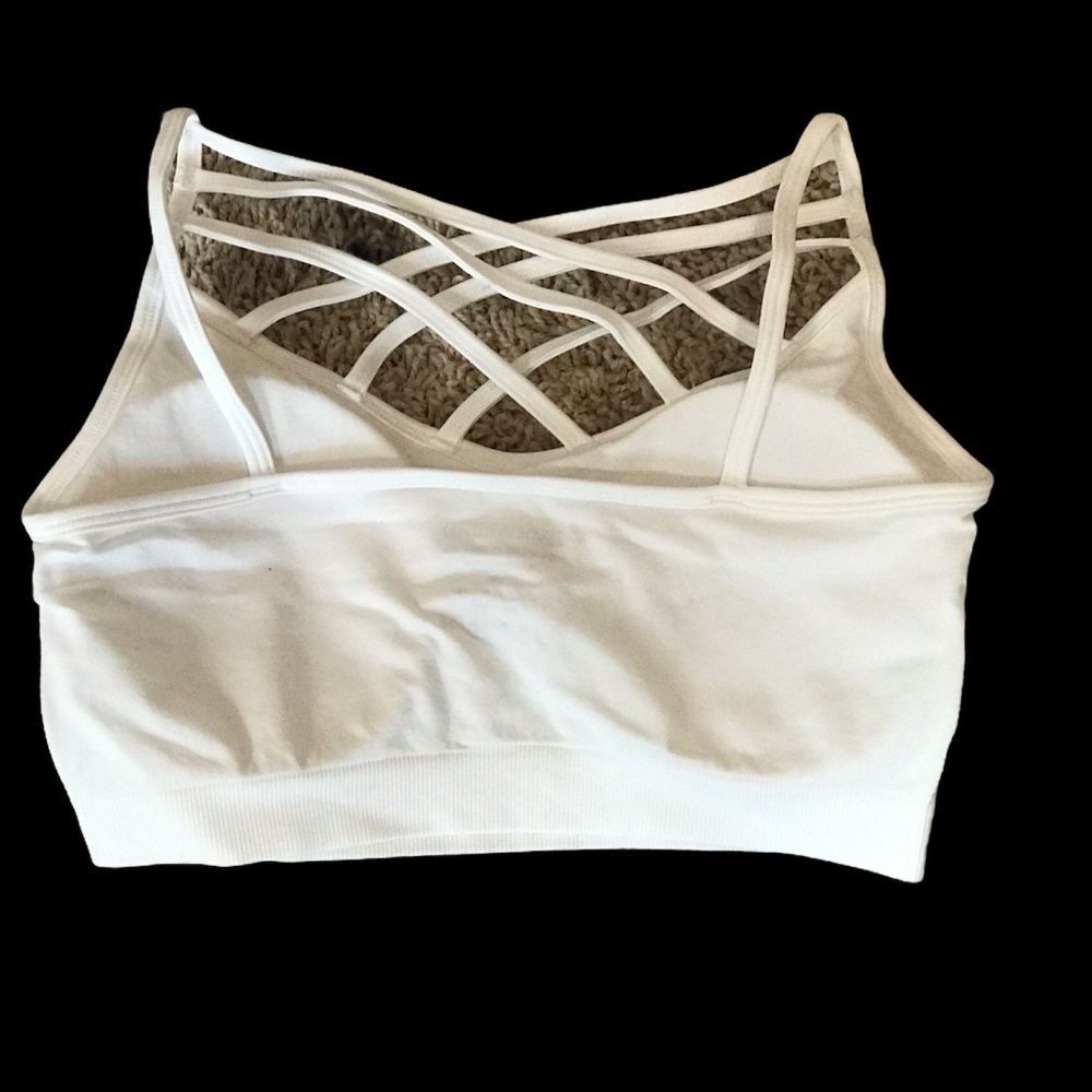BOUTIQUE ITEM- TRIPLE CROSS BRALETTE W/PADS IN WHITE - Picture 5 of 8